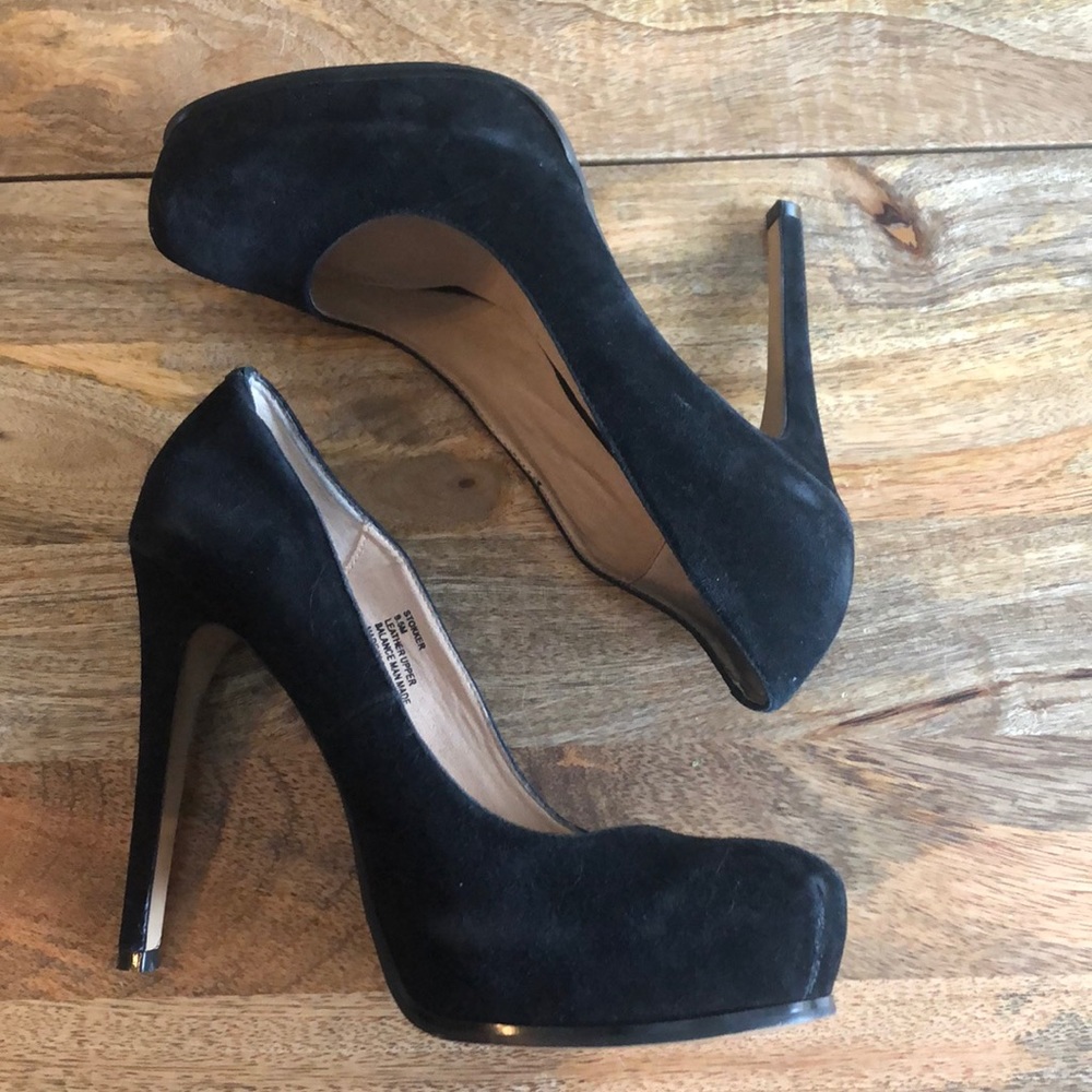 Steve Madden Black Suede Pumps